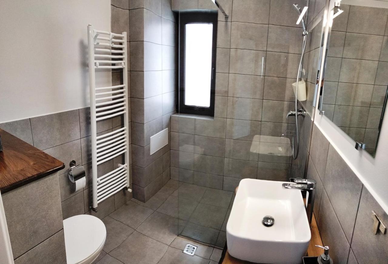 Bed and Breakfast Casa Comilor Surdesti  Zewnętrze zdjęcie