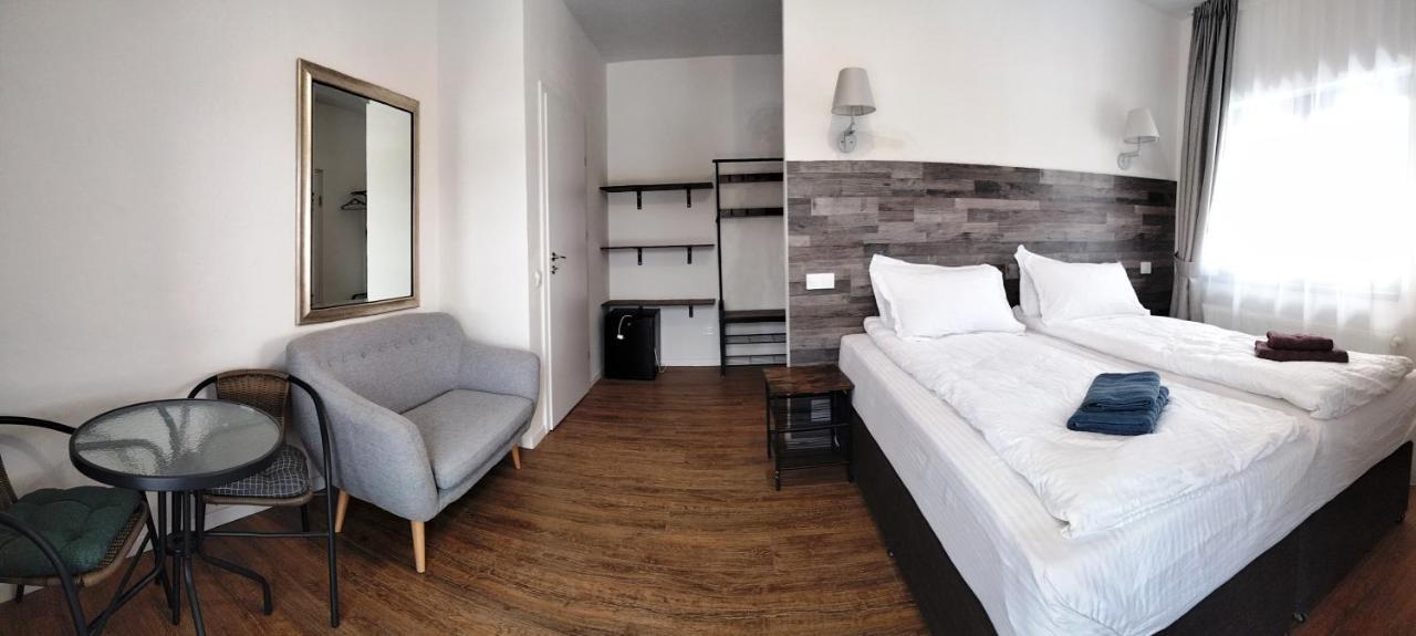 Bed and Breakfast Casa Comilor Surdesti  Zewnętrze zdjęcie