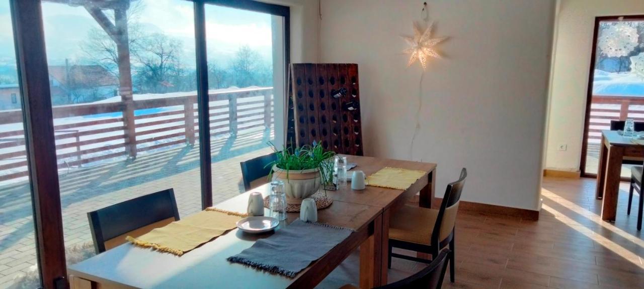 Bed and Breakfast Casa Comilor Surdesti  Zewnętrze zdjęcie