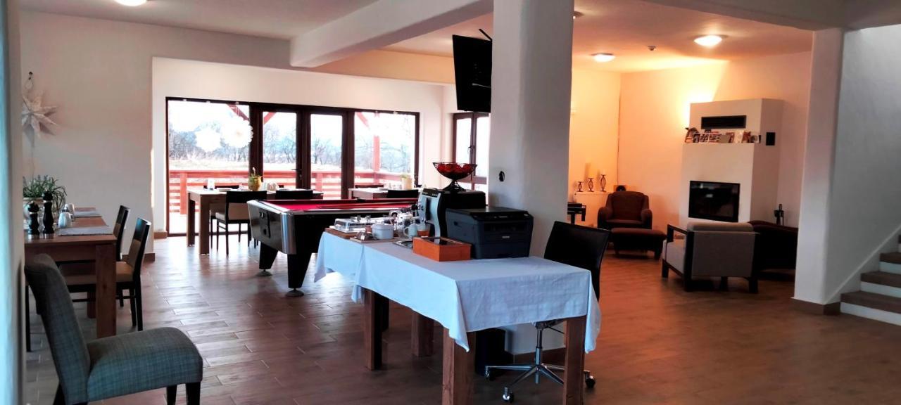 Bed and Breakfast Casa Comilor Surdesti  Zewnętrze zdjęcie